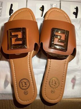 Women's Tan Slide Sandals with Gold Accent - DE